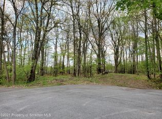 4 Harmony Dr, Lake Ariel, PA 18436