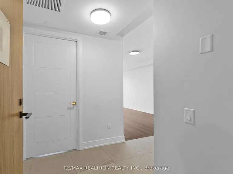 2525 Bathurst St #310 — Photo 21