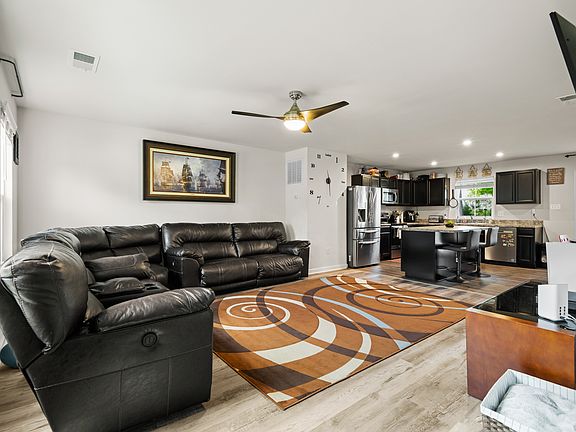 4th image of 21012 Baileys Grove Dr