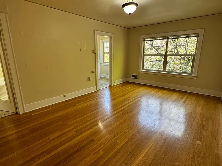 Belmont Apartments — Photo 23