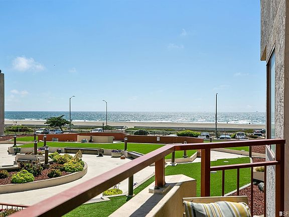 4th image of 825 La Playa St APT 222