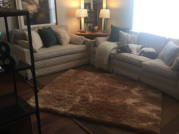 Living room (from kitchen) 