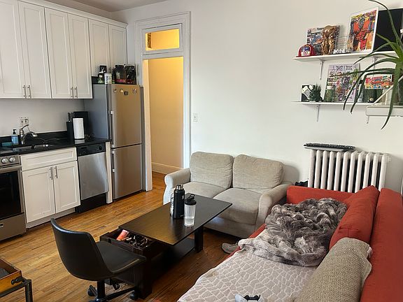 3rd image of 200 Waverly Pl APT 23