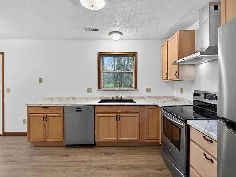 506 Seagraves Ave — Photo 6