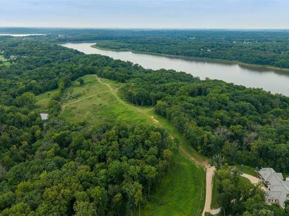 Hendershot Rd NE, North Liberty, IA 52317
