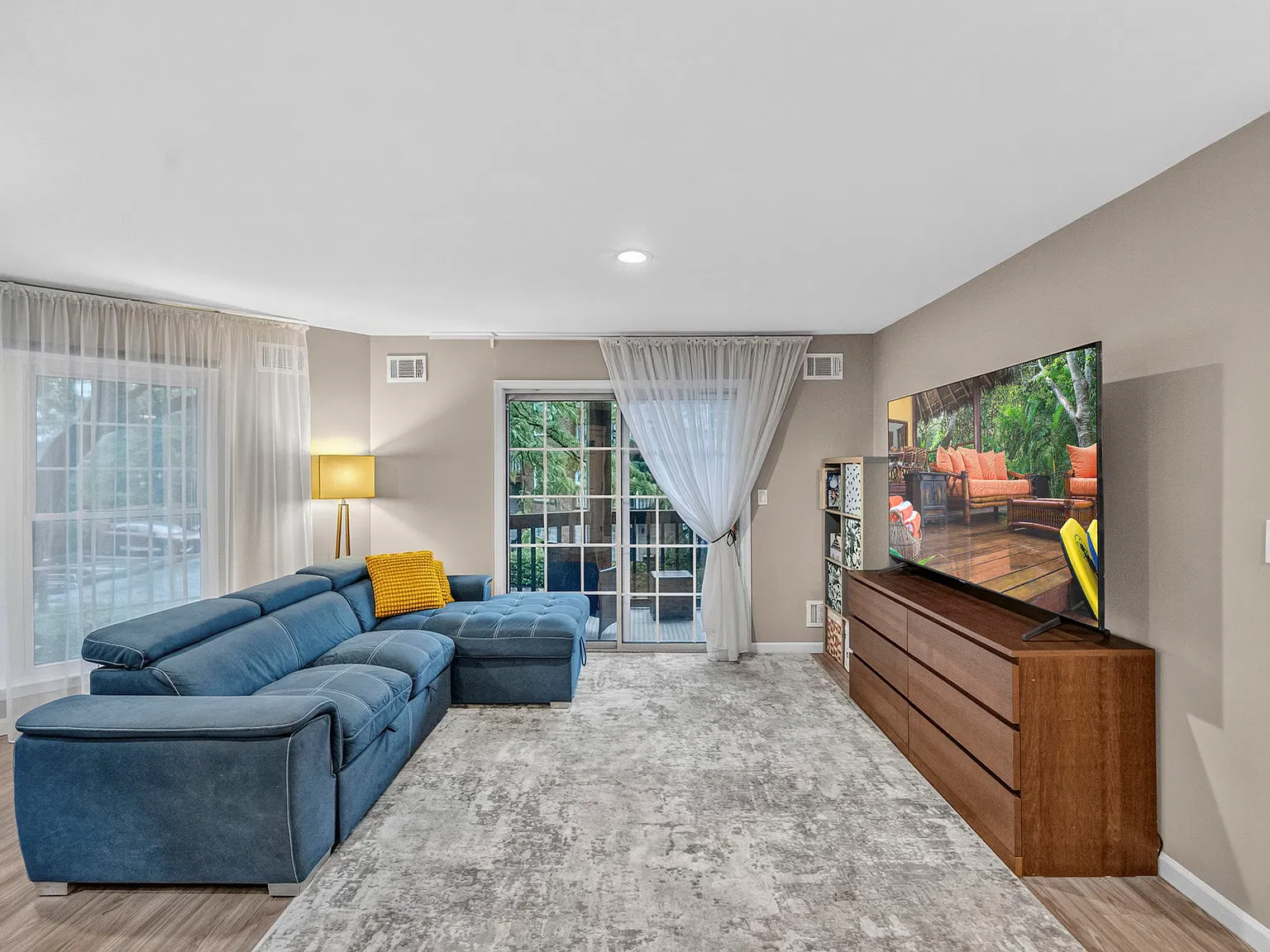 2 bed, $3,300 — Photo 4