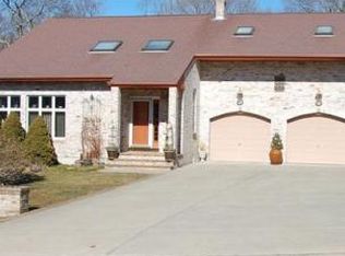 37 Edgewood Ave, Westerly, RI 02891