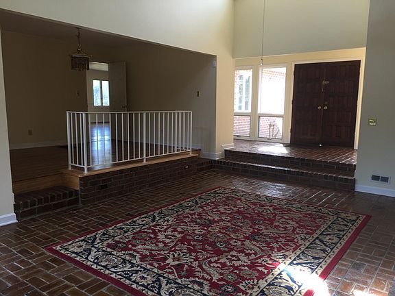 4th image of 412 Arcadian Dr