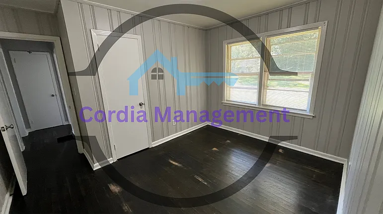 Charming 3 Bedroom Near Downtown. — Photo 4