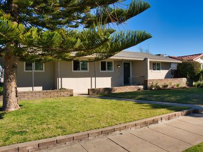 8300 Holy Cross Pl, Los Angeles, CA, 90045