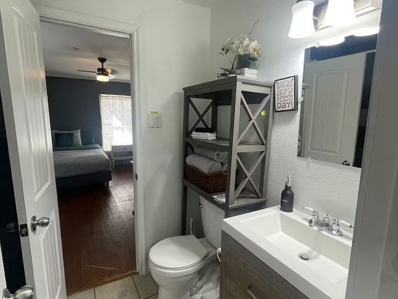 3rd image of 1012 Hilltop Dr #C