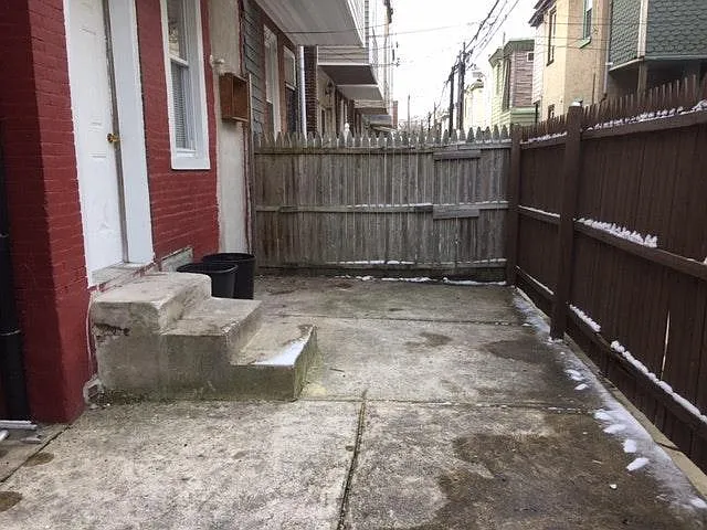2313 Christian St #1R — Photo 10