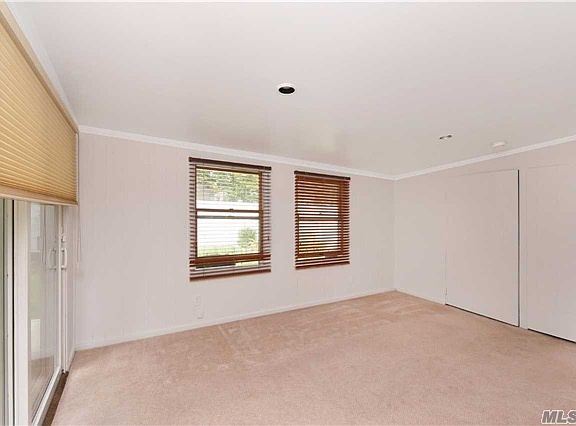 5th image of 942 Peninsula Blvd