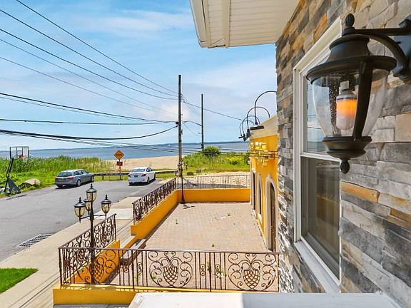 3rd image of 720 Rockaway St