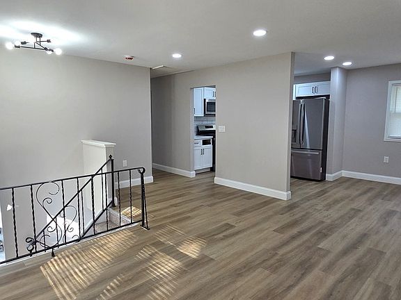 5th image of 26 Forest Valley Dr