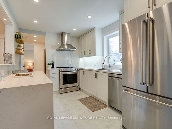 2nd image of 31 Davies Cres