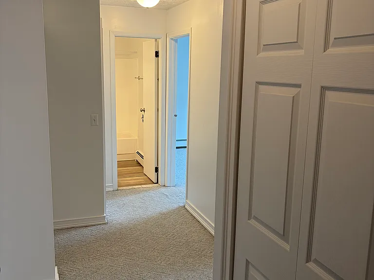 104 W Pulteney St #105 — Photo 4