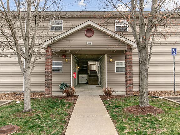 2nd image of 103 & 105 Garden Circle #103-3 & 105-4