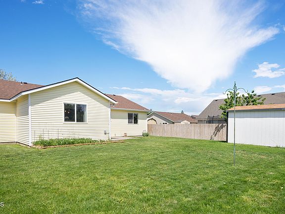 4th image of 3590 E Jordan Dr
