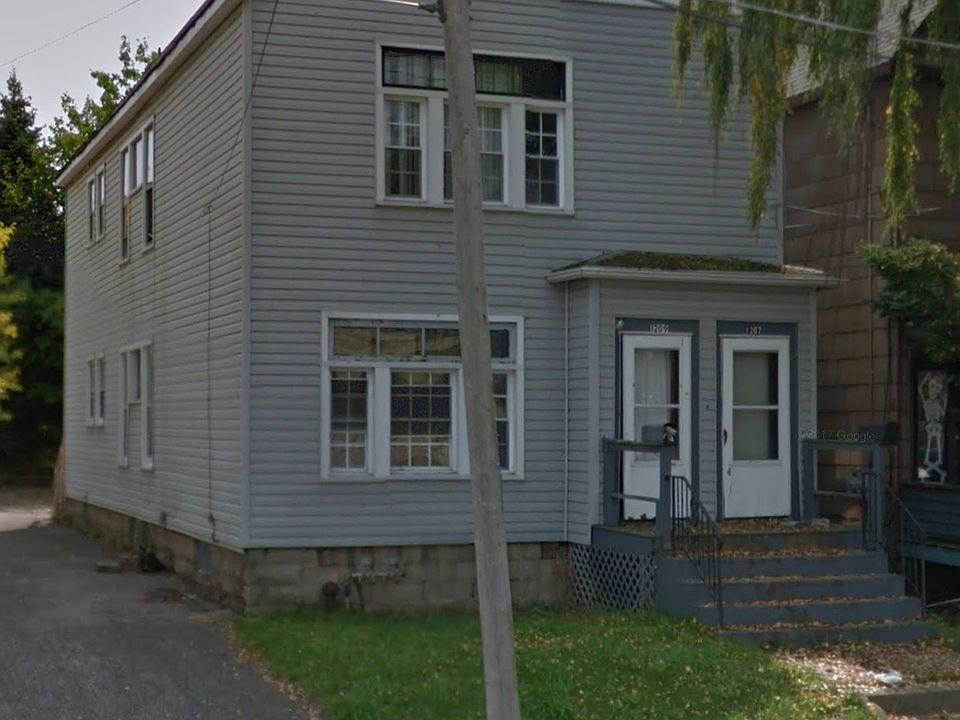 2nd image of 1207 E Lake Rd
