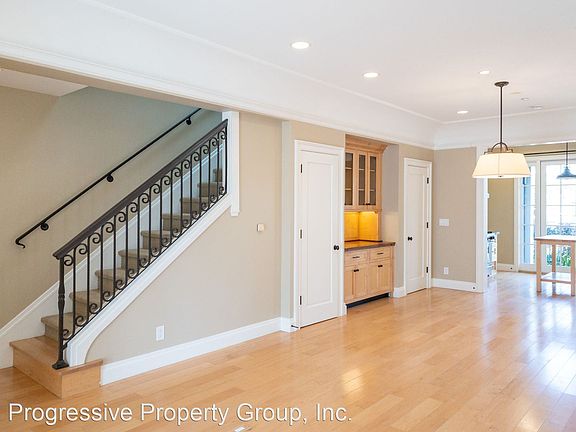 3rd image of 5 Tamalpais Commons Ln #10910438