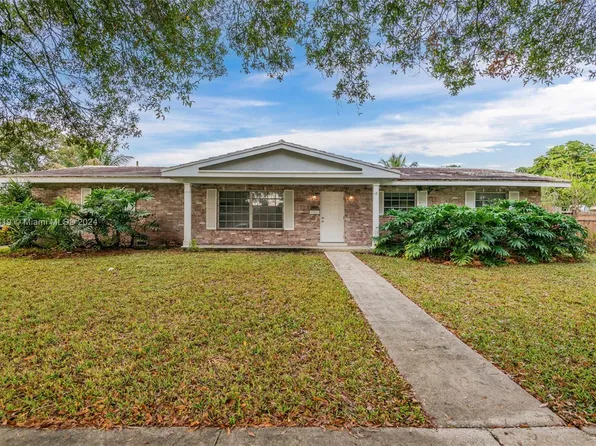 921 NW 200th Ter, Miami Gardens, FL 33169