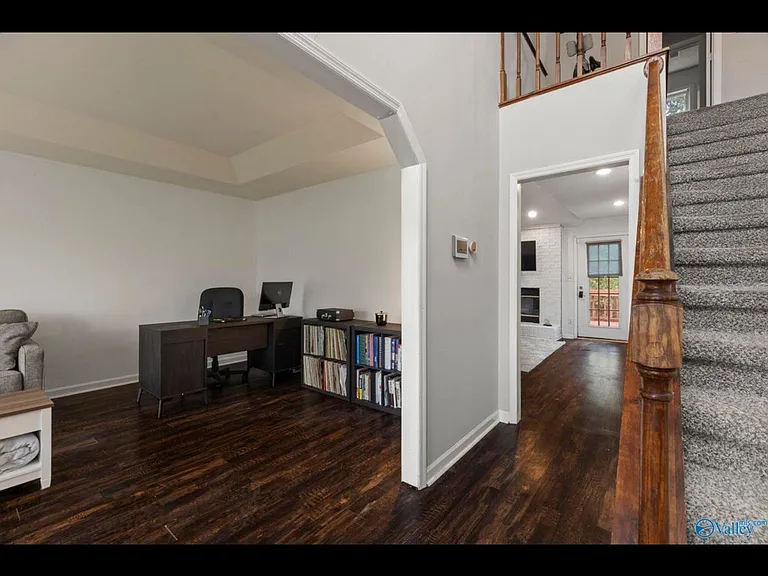 6609 Amberlee Ln NW — Photo 2