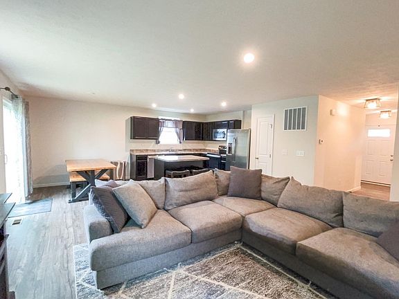 4th image of 117 Crossing Circle Ct