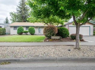428 W Archwood Dr, Eagle Pt, OR 97524