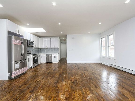 3rd image of 8212 Avenue