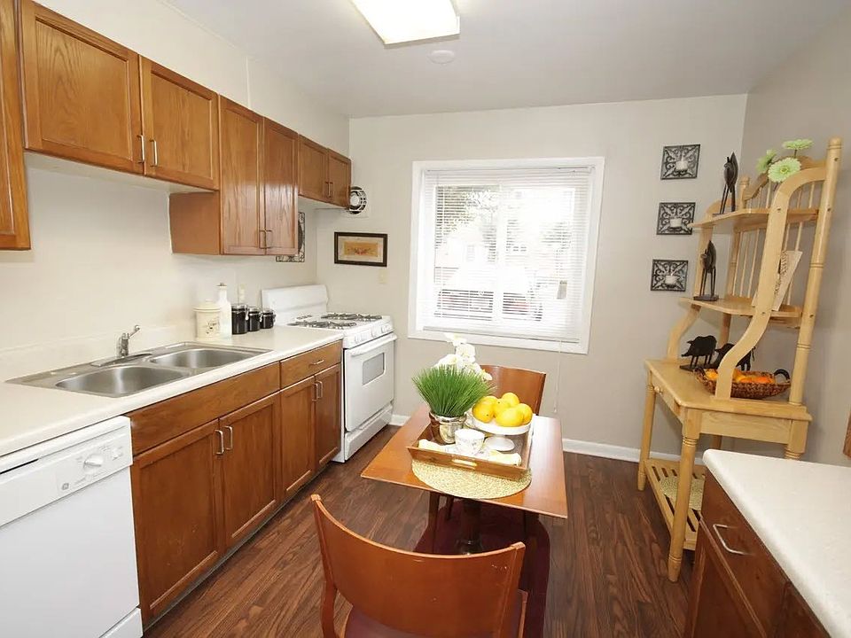 Welcome to The Preserve On Conley Apartments, where modern comfort meets stylish living. Enjoy spacious kitchens and cozy dining areas perfect for gatherings. Make your move today and elevate your lifestyle! Explore our availability now!