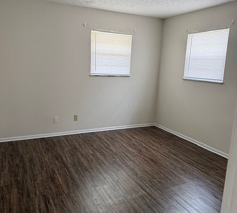 4th image of 235 Green Pine Ave APT 4