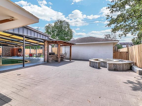 3rd image of 5327 Oak Cove Dr