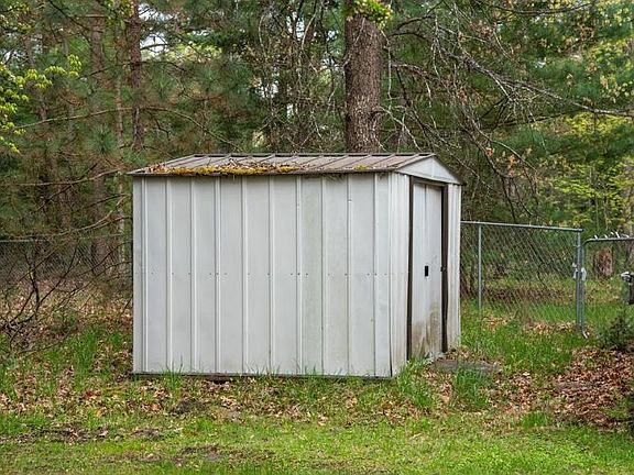 4th image of 204 Reindeer Dr