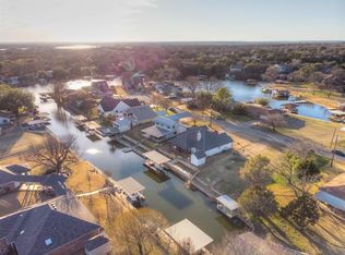 415 Sky Harbour Ct, Granbury, TX 76049