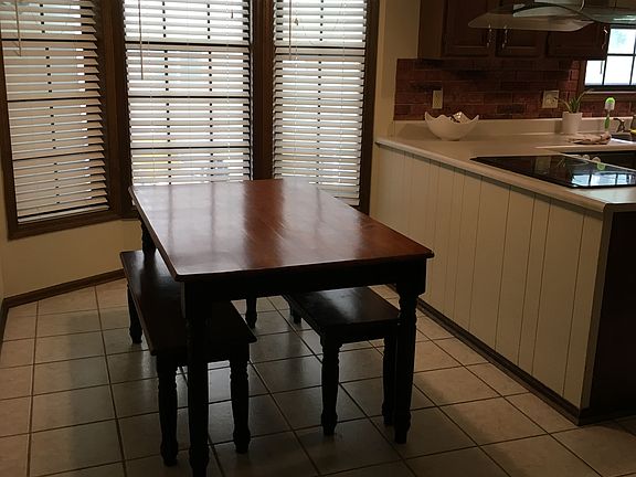 4th image of 4406 Hillcrest Dr