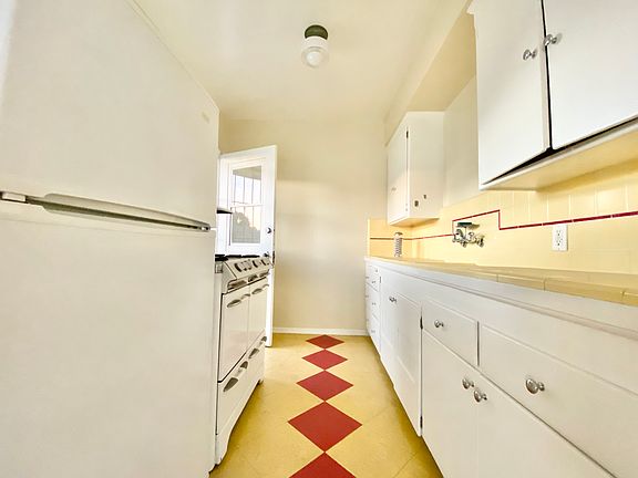 5th image of 343 N Sierra Bonita Ave #1