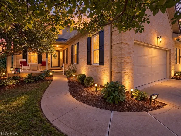 6450 Pebble Beach Dr NW, Canton, OH 44718