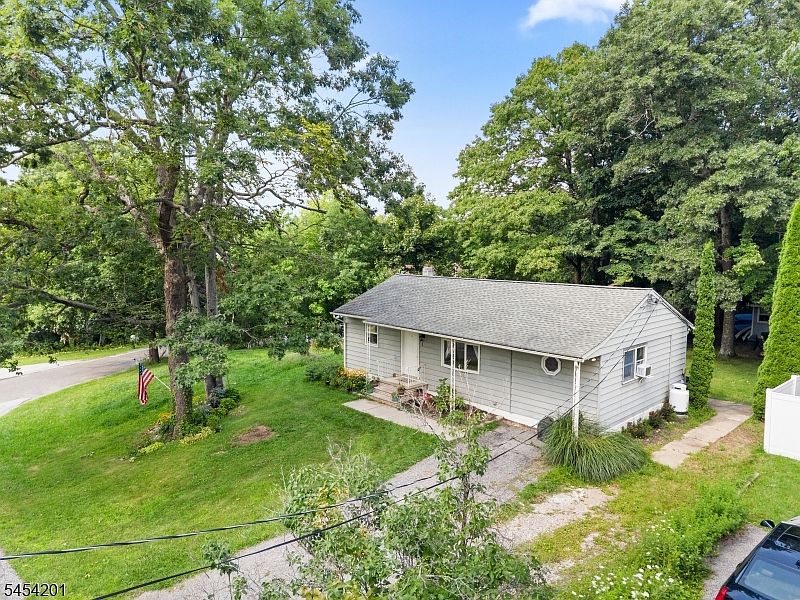 1st image of 1 Ridgeview Ct