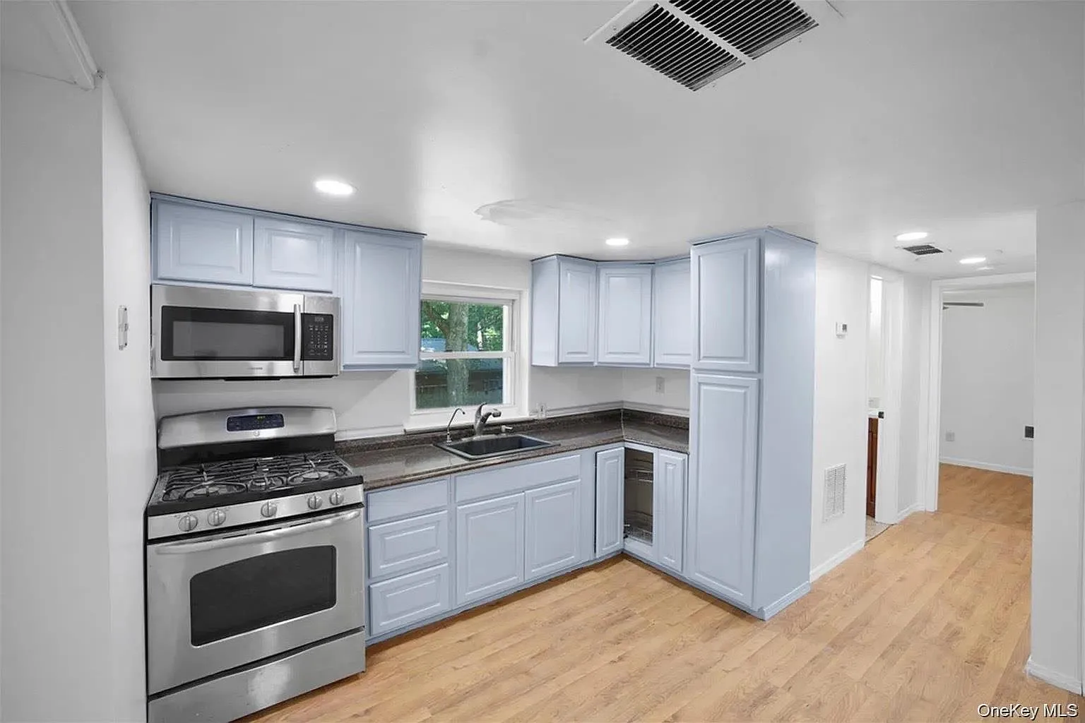6 Farmingdale Lane photo 1