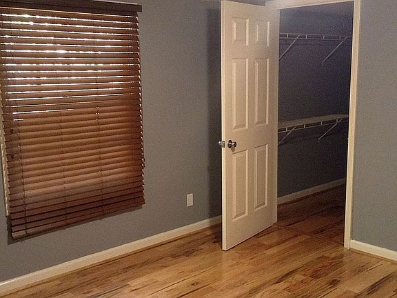 2nd image of 106 Lakeview Cir