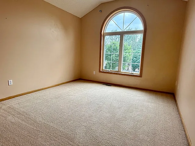 5745 Annapolis Ln N — Photo 20
