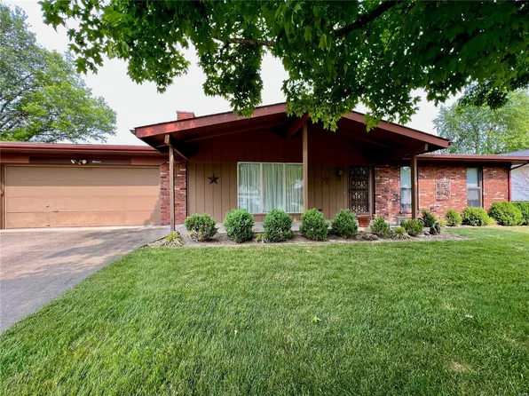 11 Dunn Dr, Belleville, IL 62223