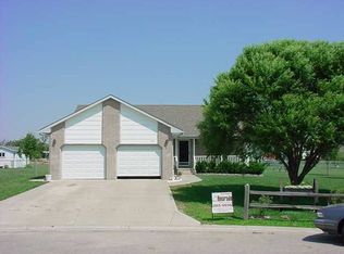 107 Finch Ct, Andale, KS 67001