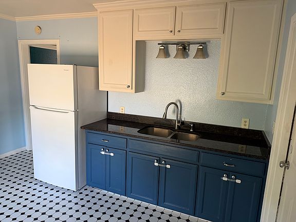 3rd image of 7441 Culver Ave