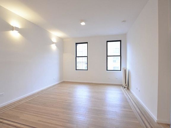 4th image of 256 Seaman Ave #4E
