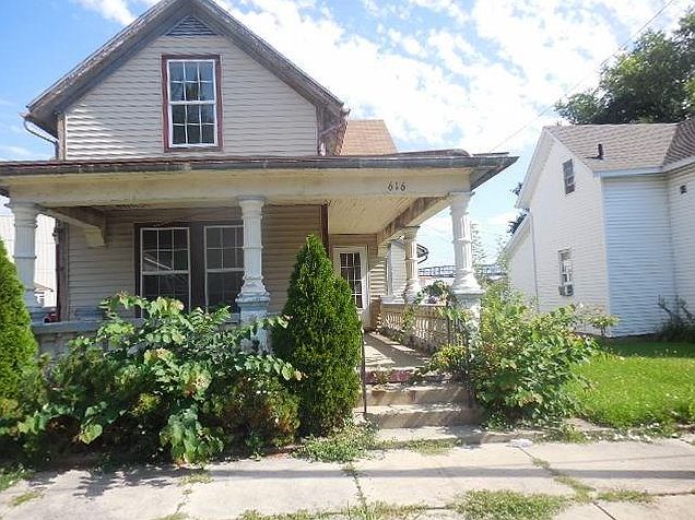 1st image of 616 Wood St