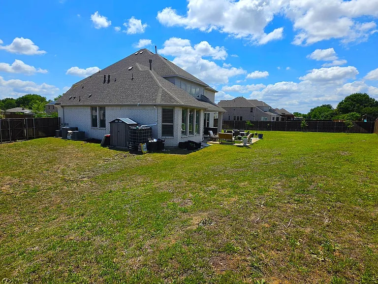 217 Longwood Dr — Photo 50