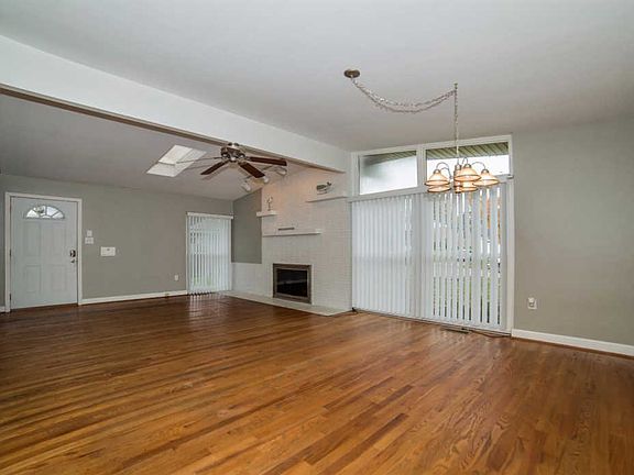 3rd image of 1108 Rosetree Ln