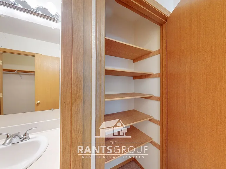 695R — Photo 21